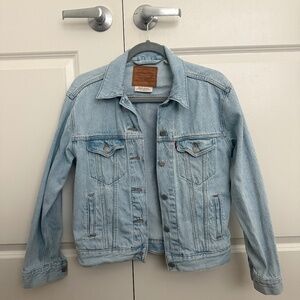Levi’s XS jeans jacket, like new! With rare tag